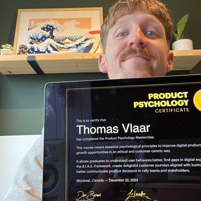 Thomas Vlaar and her Product Psychology certificate